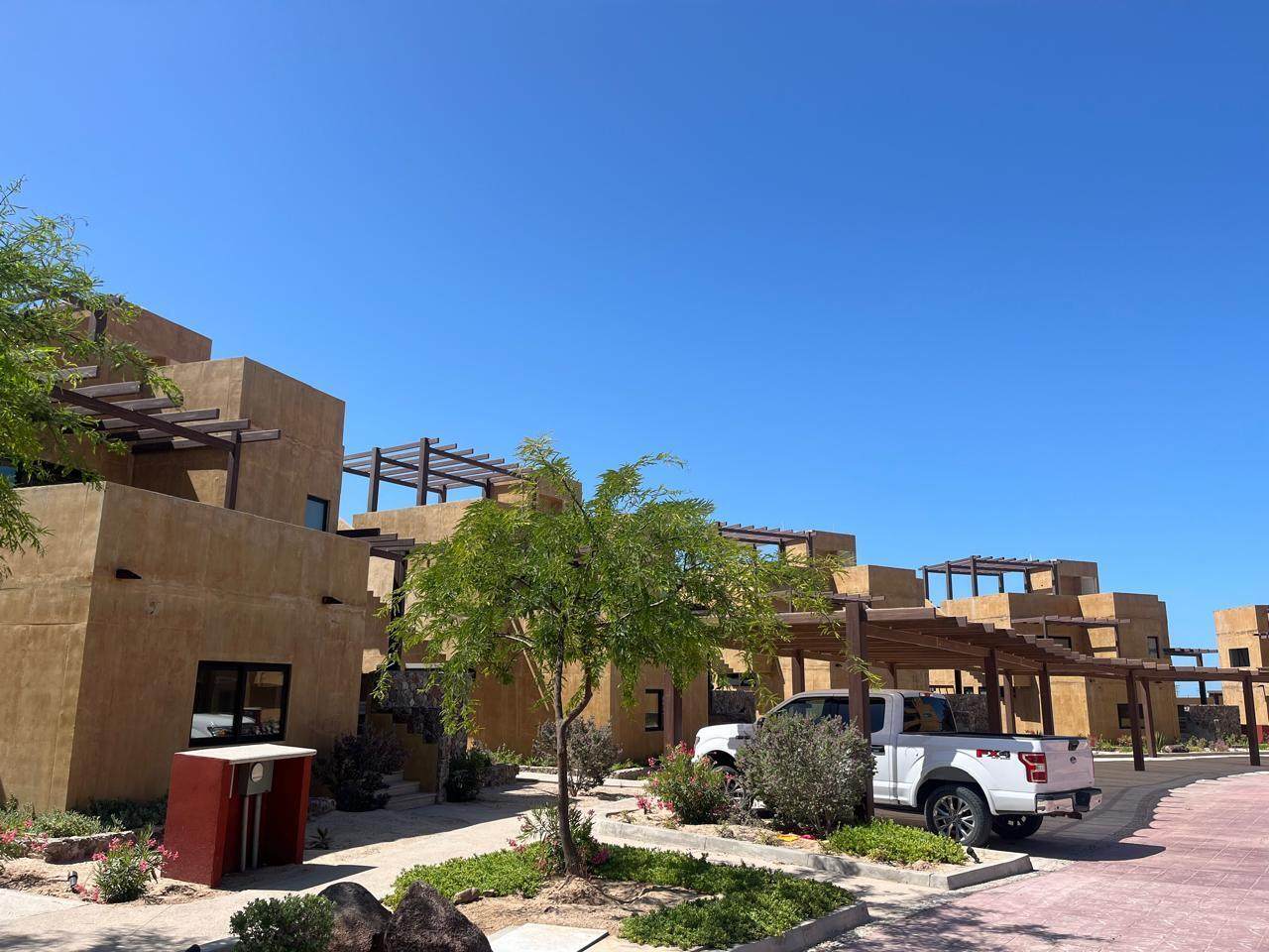 Villa F Blue, Sandy Beach - Photo 1