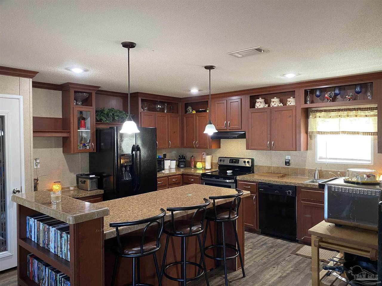 143 Kathryn Dr - Photo 1