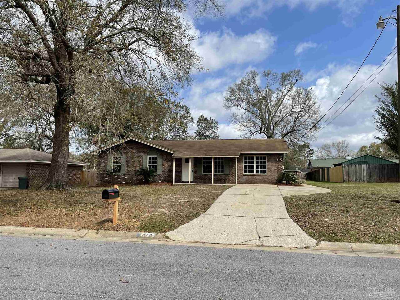 710 Deedra Ave - Photo 1