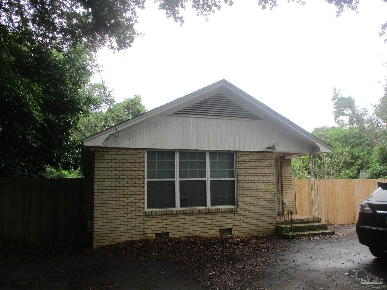 1145 Green St - Photo 1