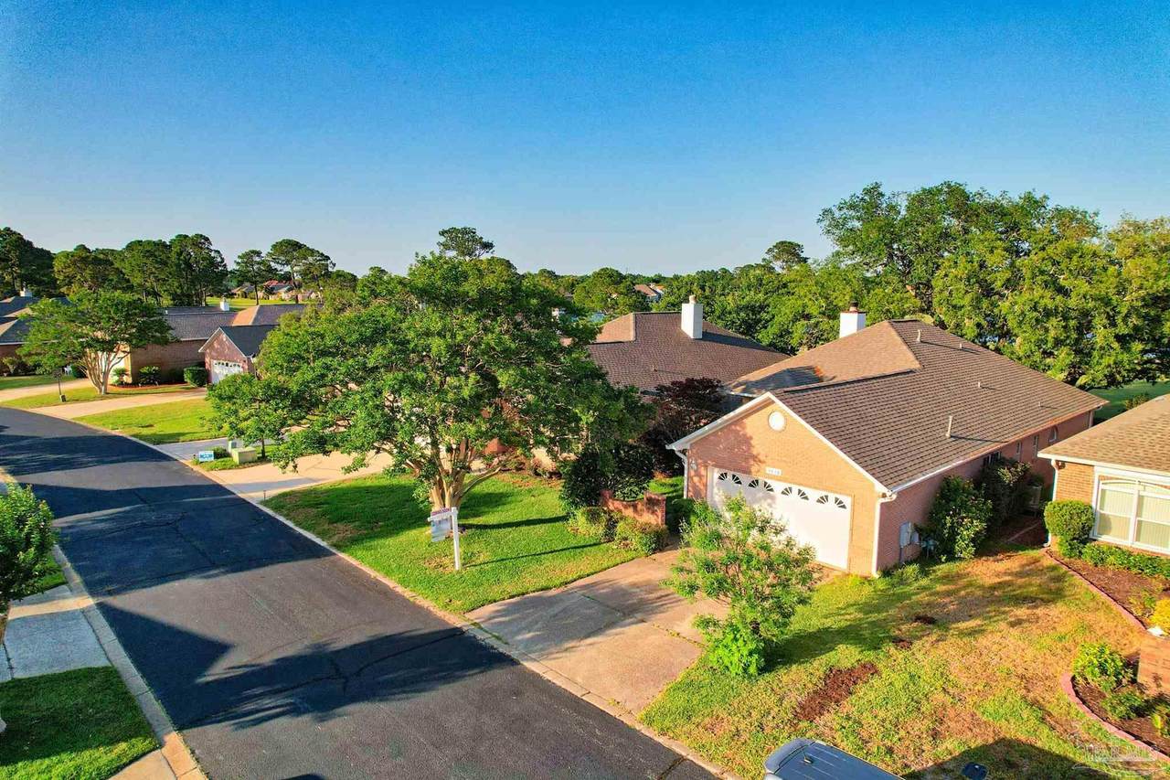 4068 Longwood Cir - Photo 1