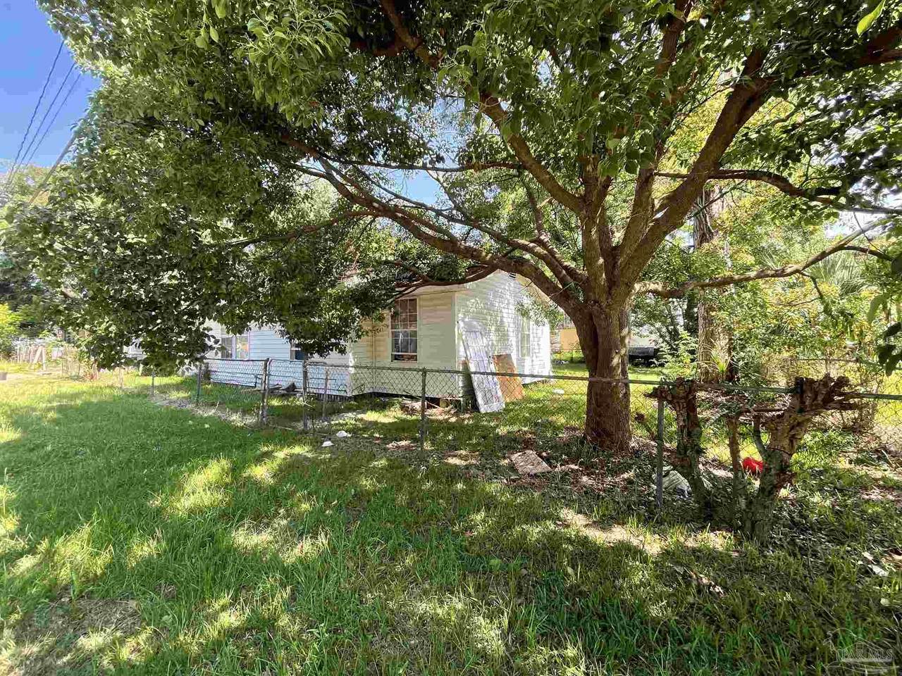 2700 Lee St - Photo 1