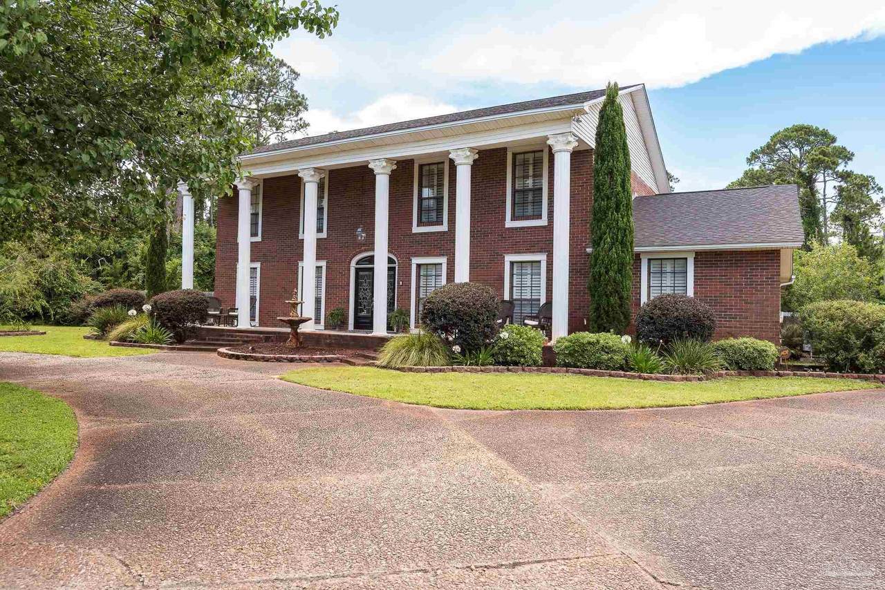2960 Laurel Dr - Photo 1
