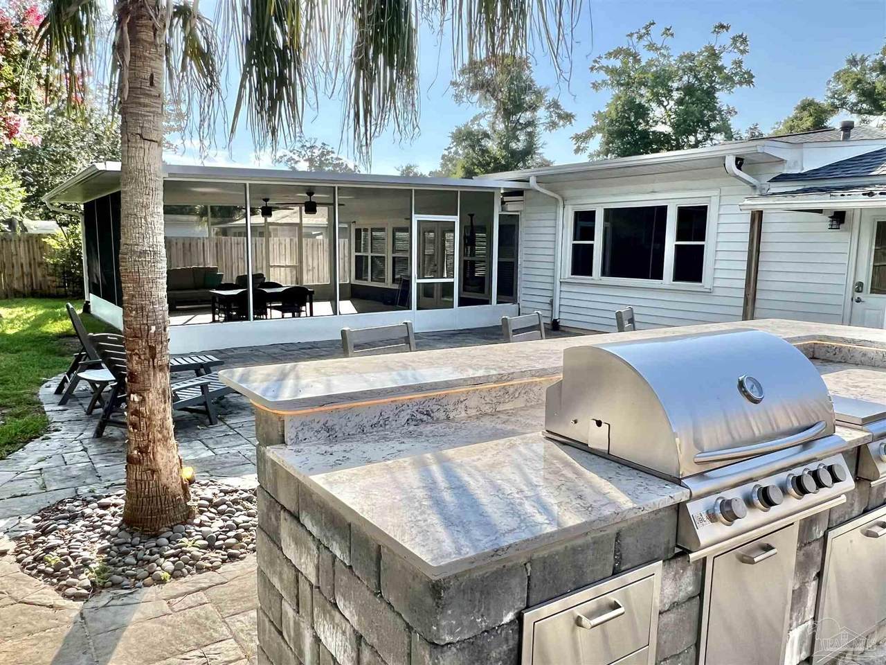 1805 Leonard St - Photo 1