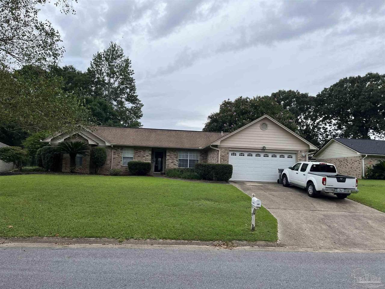 721 Meadowview Ln - Photo 1