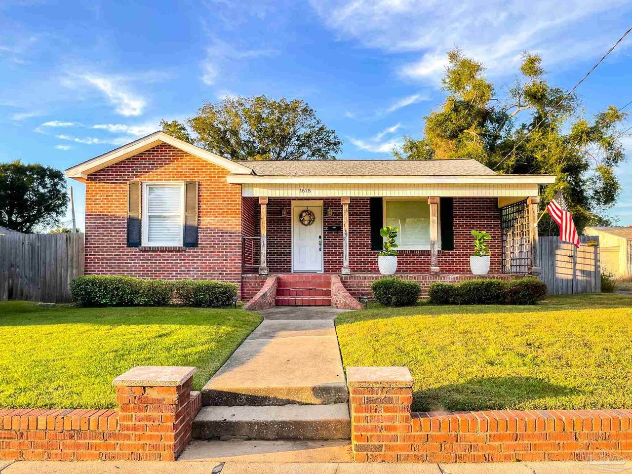 1618 Garden St - Photo 1
