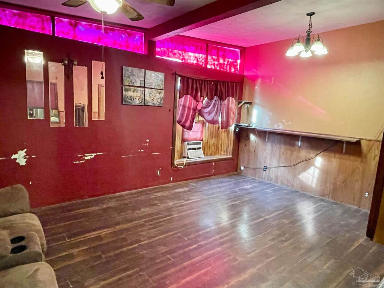 1710 Larry Ave - Photo 1