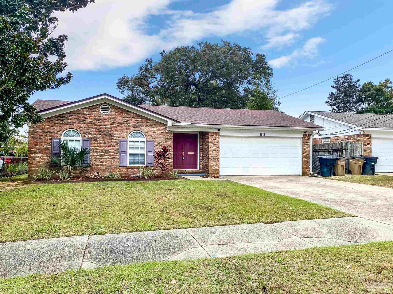 1613 Gonzales St - Photo 1