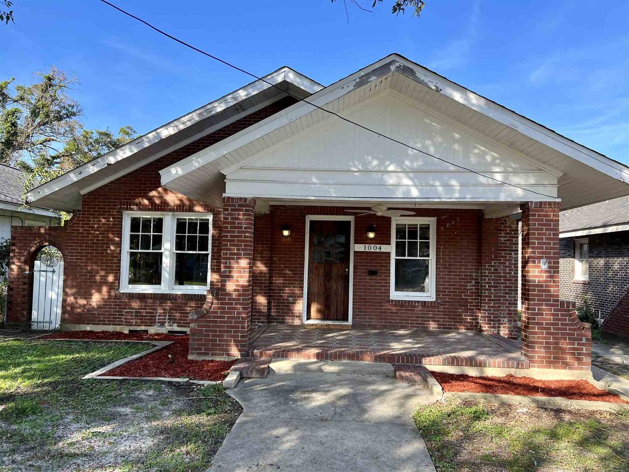 1004 Gregory St - Photo 1