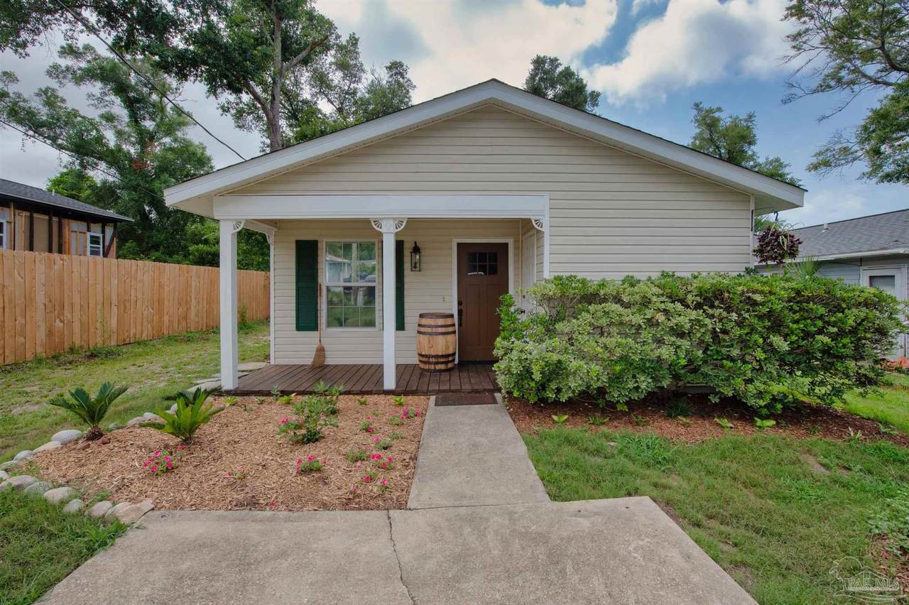 304 E St - Photo 1