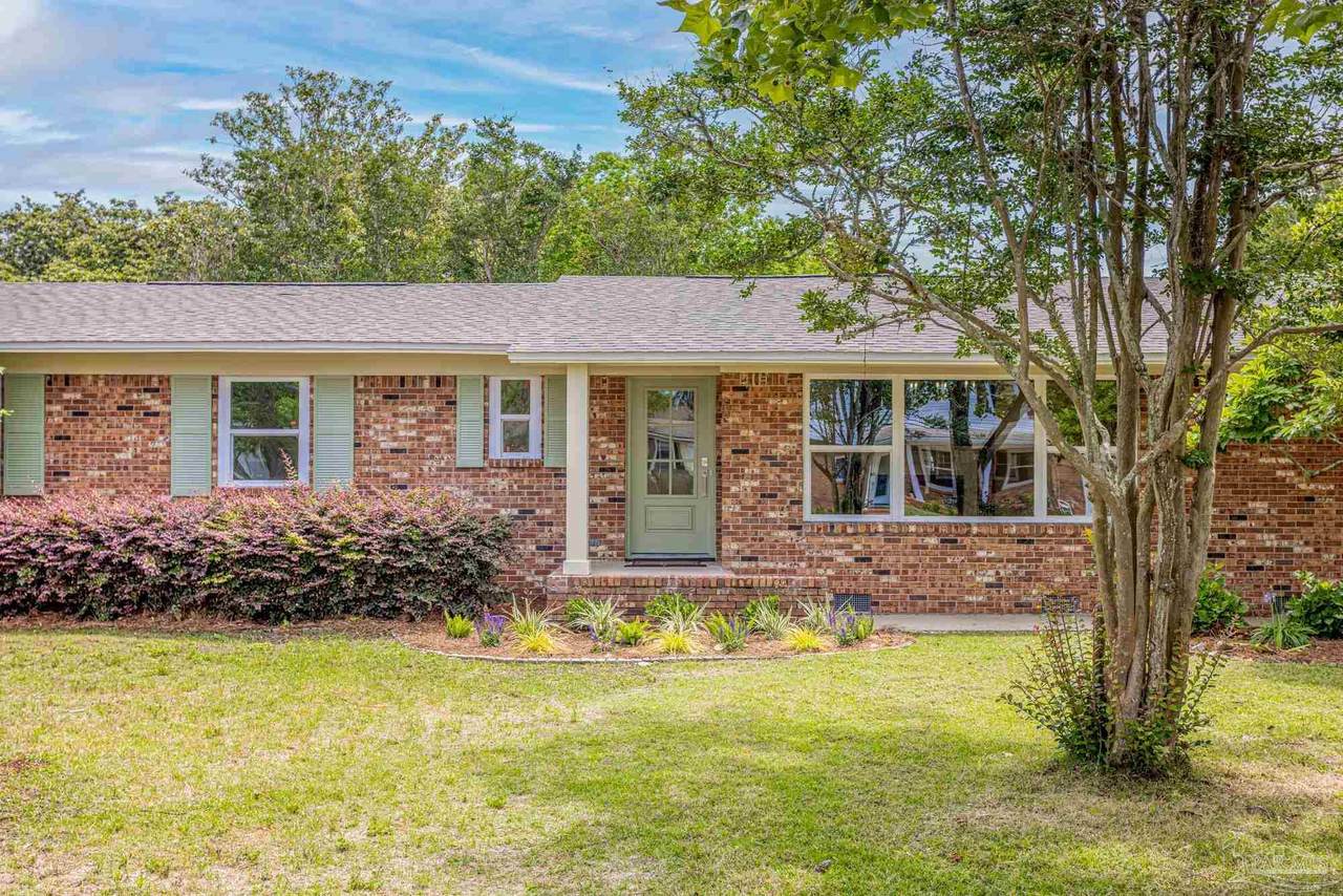 6 Laura Ln - Photo 1
