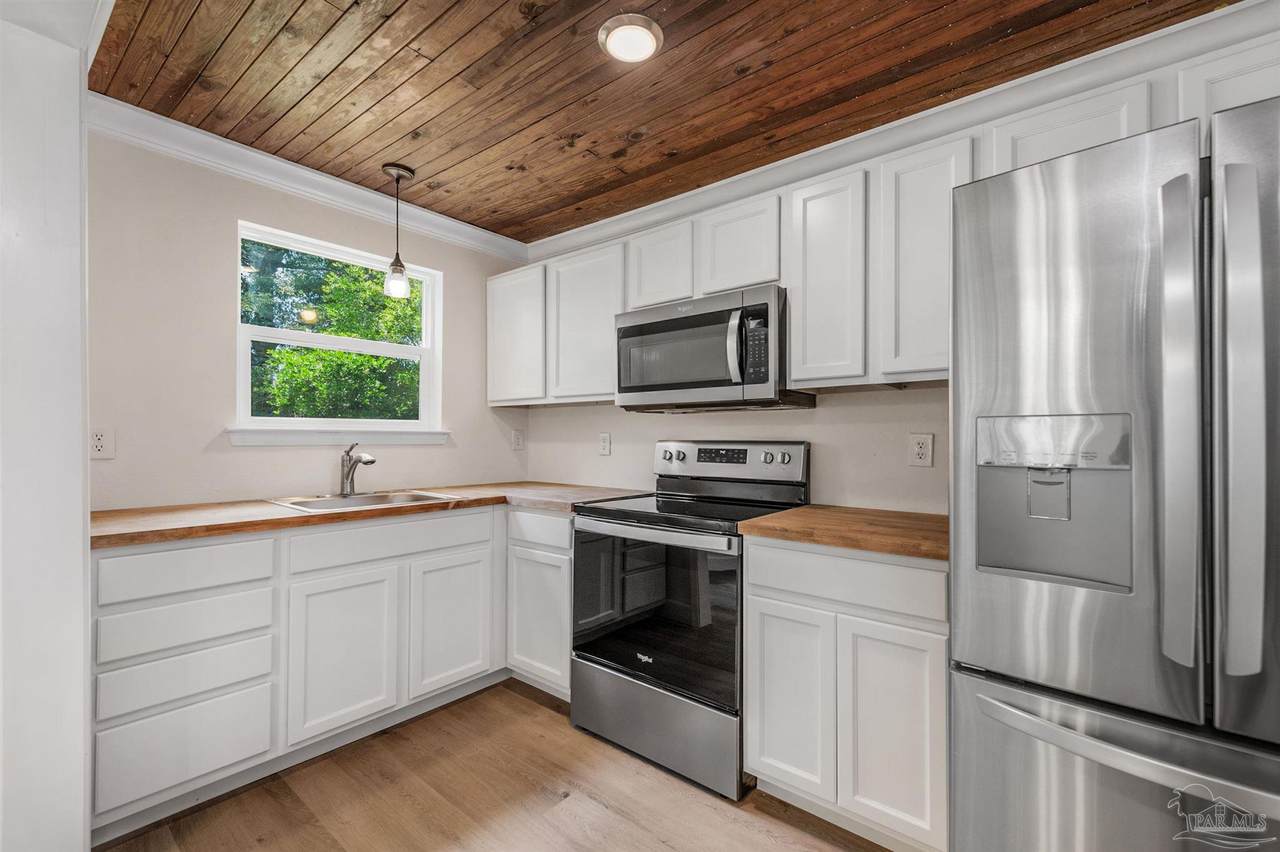 211 Broadmoor Ln - Photo 1