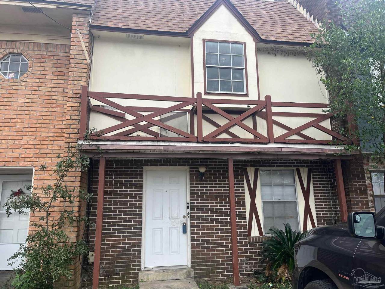 2117 Langley Ave - Photo 1