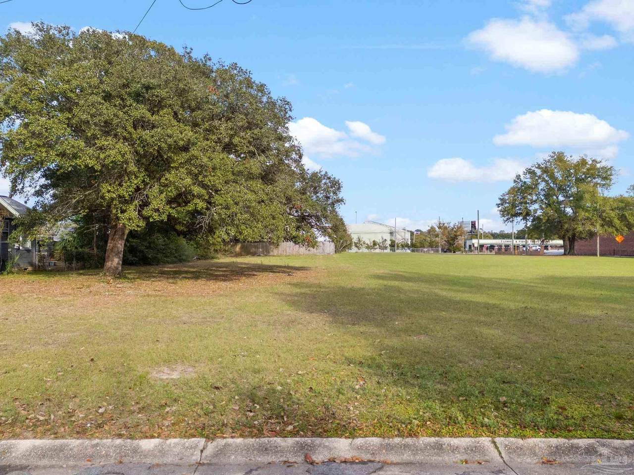 1702 Baylen St - Photo 1