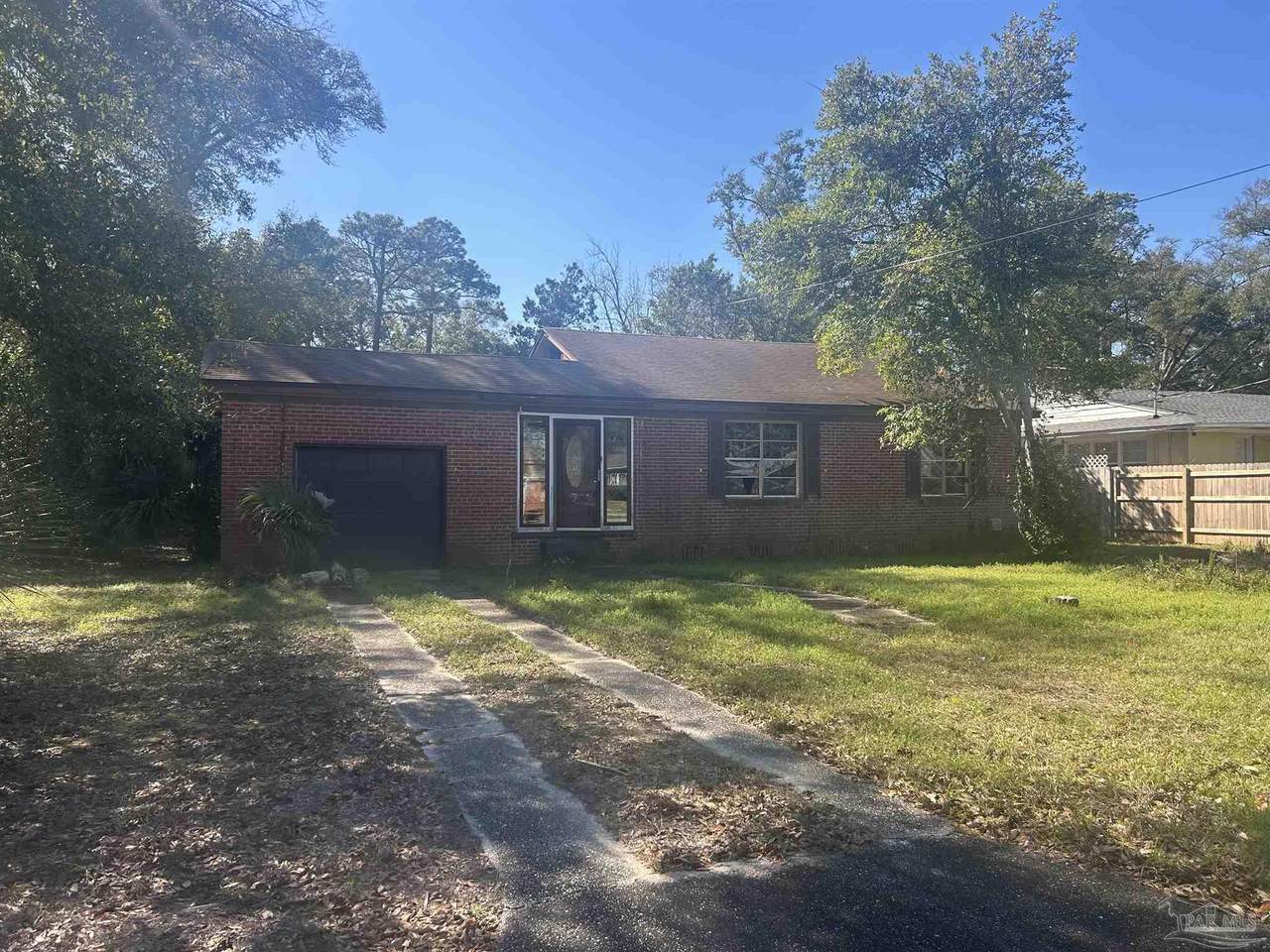 1609 Leonard St - Photo 1