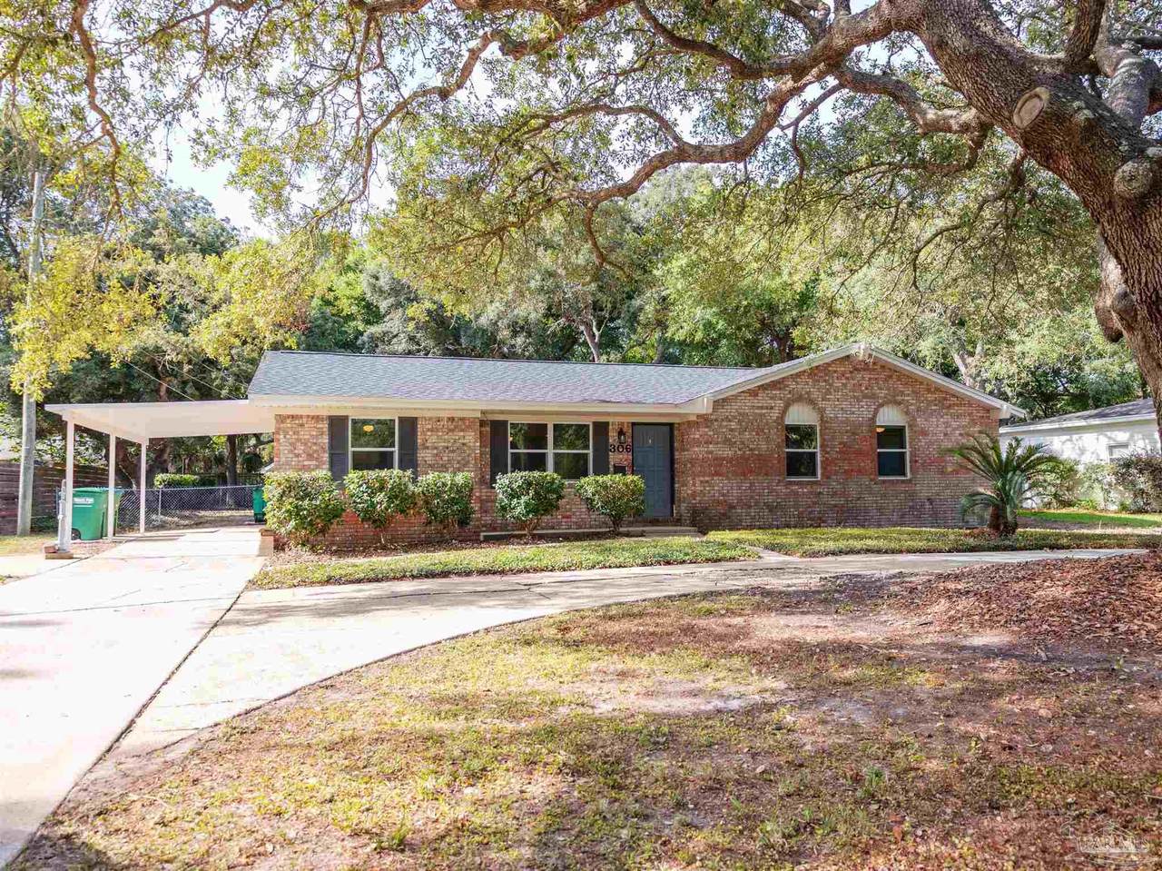 306 Fairpoint Dr - Photo 1