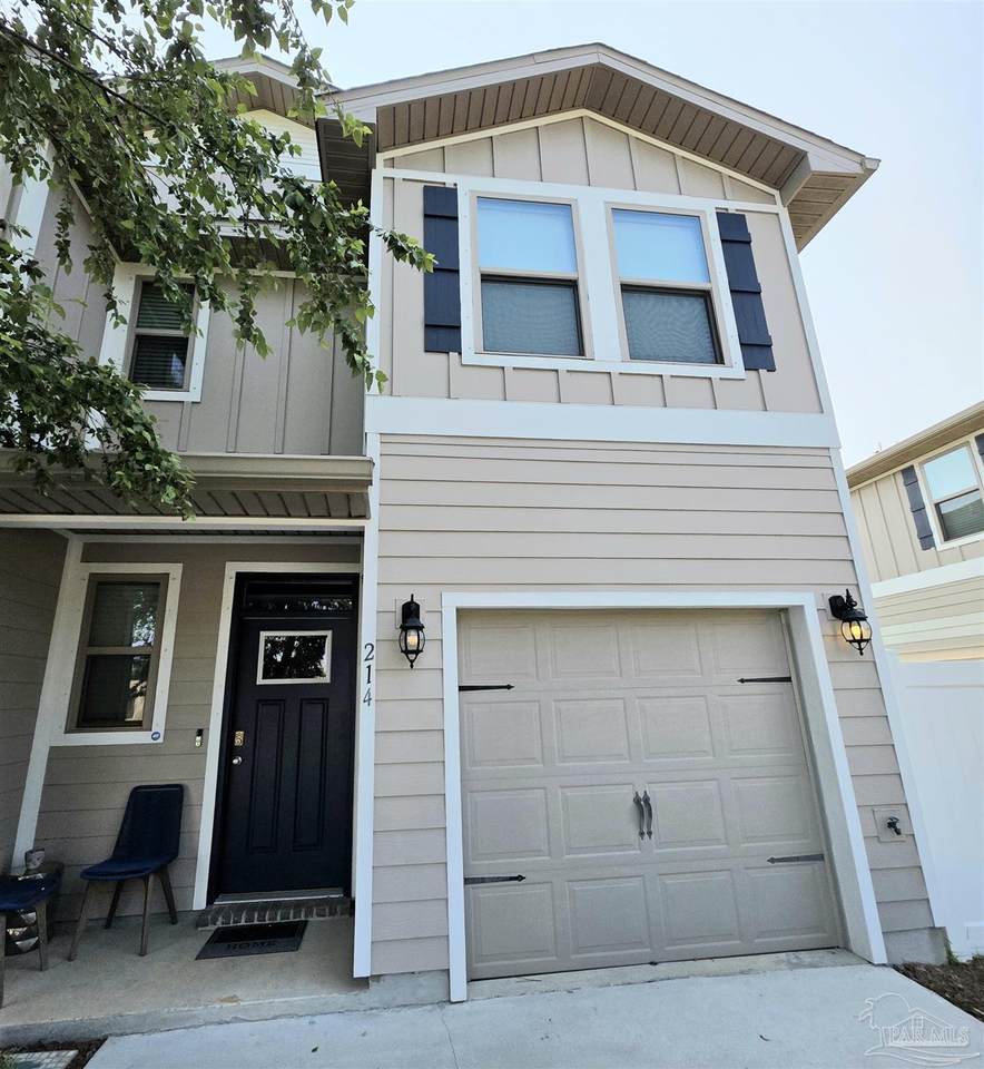 214 F St - Photo 1