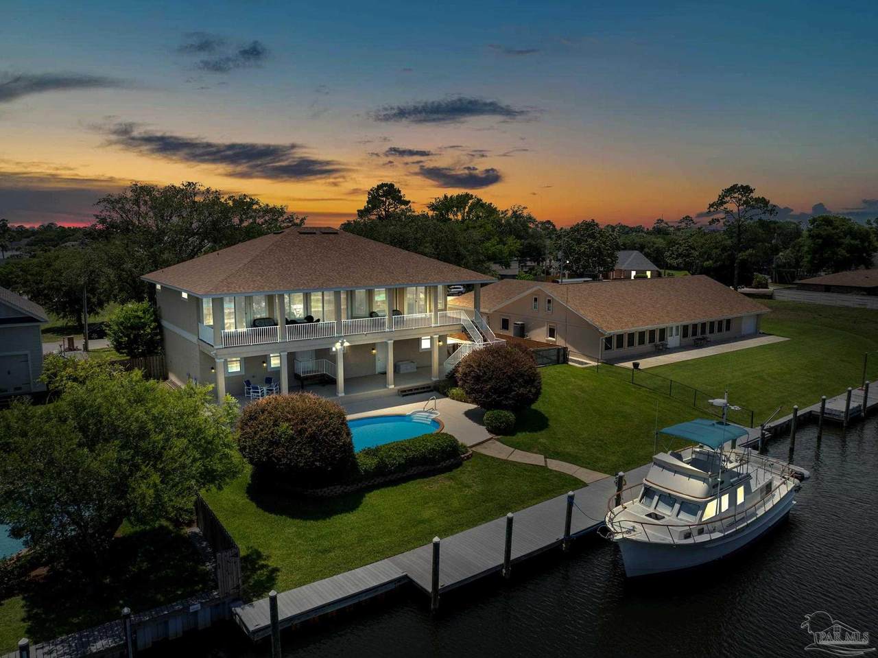 946 Gondolier Blvd - Photo 1