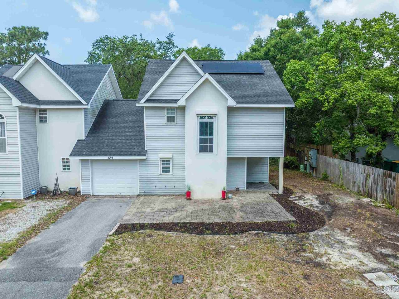 1002 Hondo Ave - Photo 1