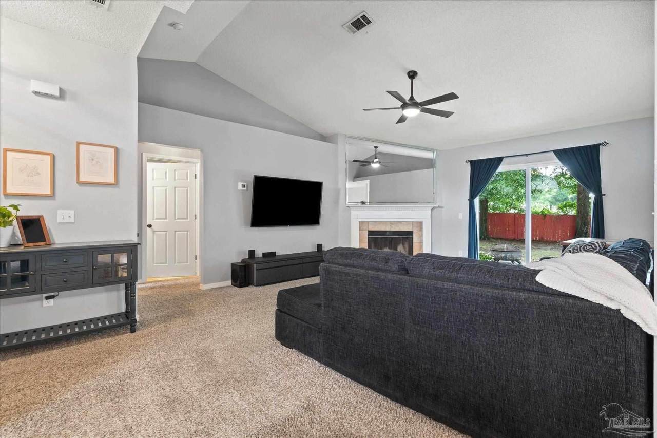 https://bt-photos.global.ssl.fastly.net/pensacola/1280_boomver_1_666045-2.jpg