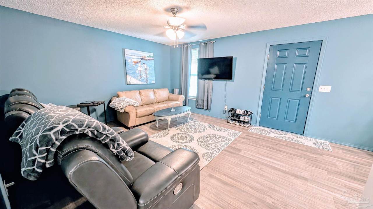 https://bt-photos.global.ssl.fastly.net/pensacola/orig_boomver_1_666682-2.jpg