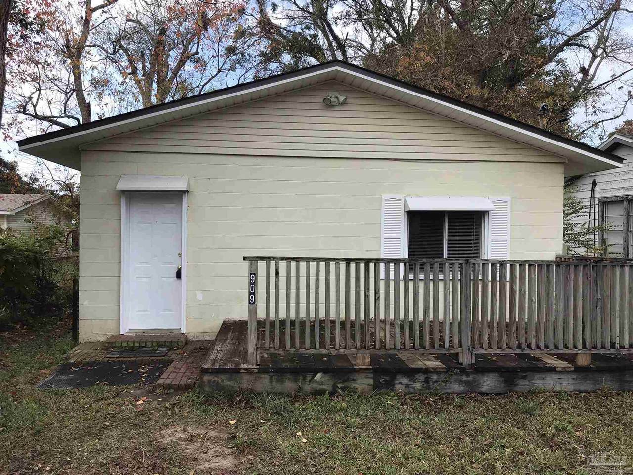 907 57th Ave - Photo 1