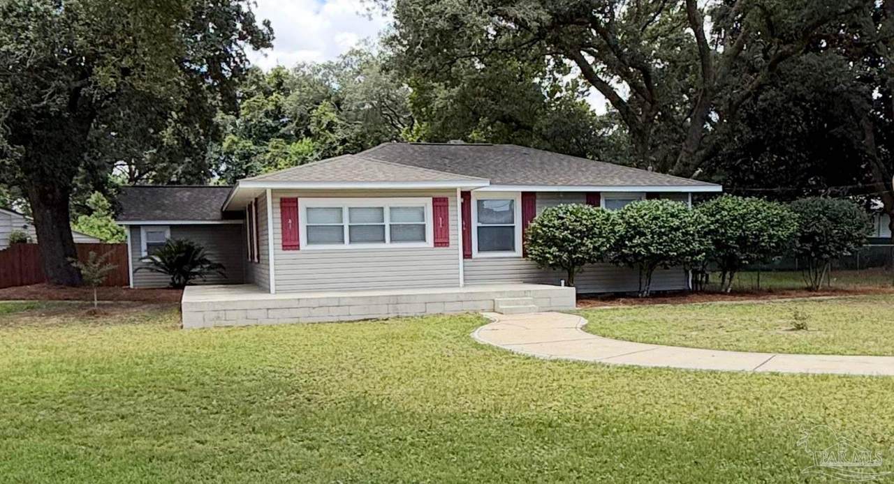 202 Edgewater Dr - Photo 1