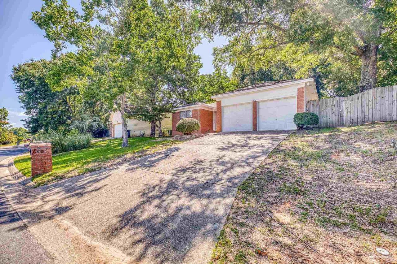 7575 Northpointe Blvd - Photo 1