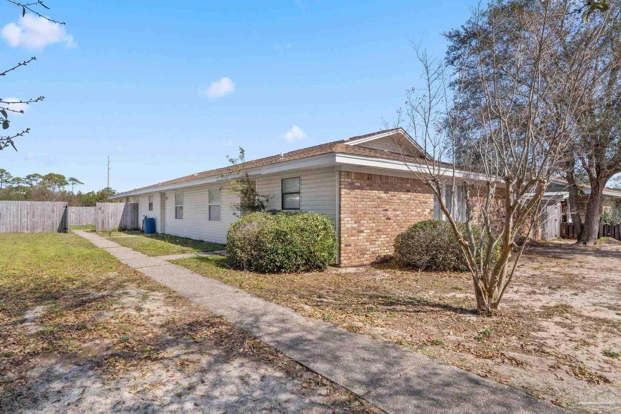 3383 Greenbriar Cir - Photo 1