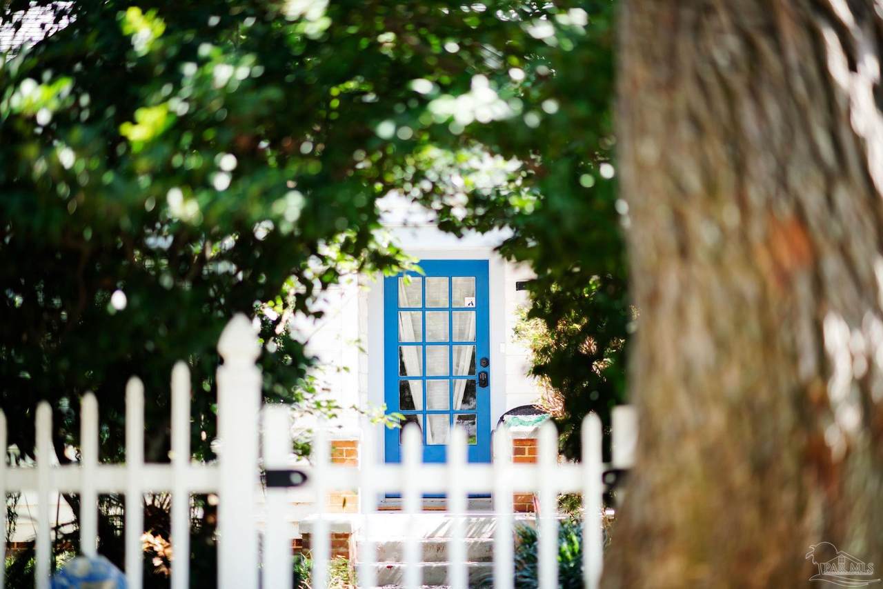 3308 Mallory - Photo 1