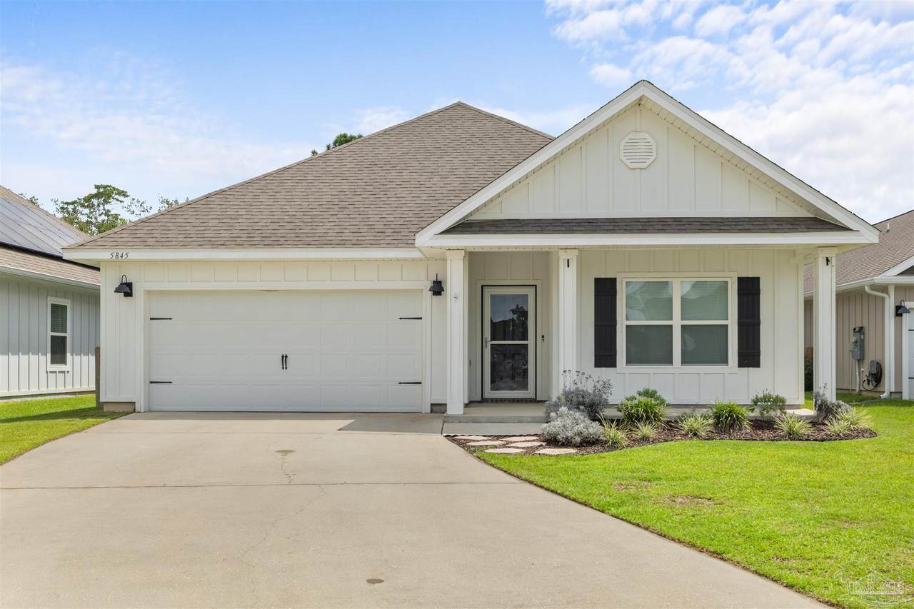 5845 Danbury Blvd - Photo 1