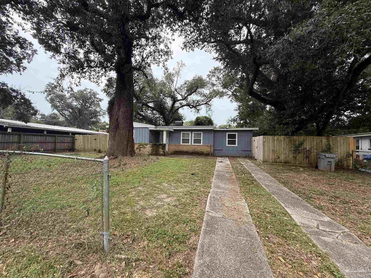 823 Madison Dr - Photo 1