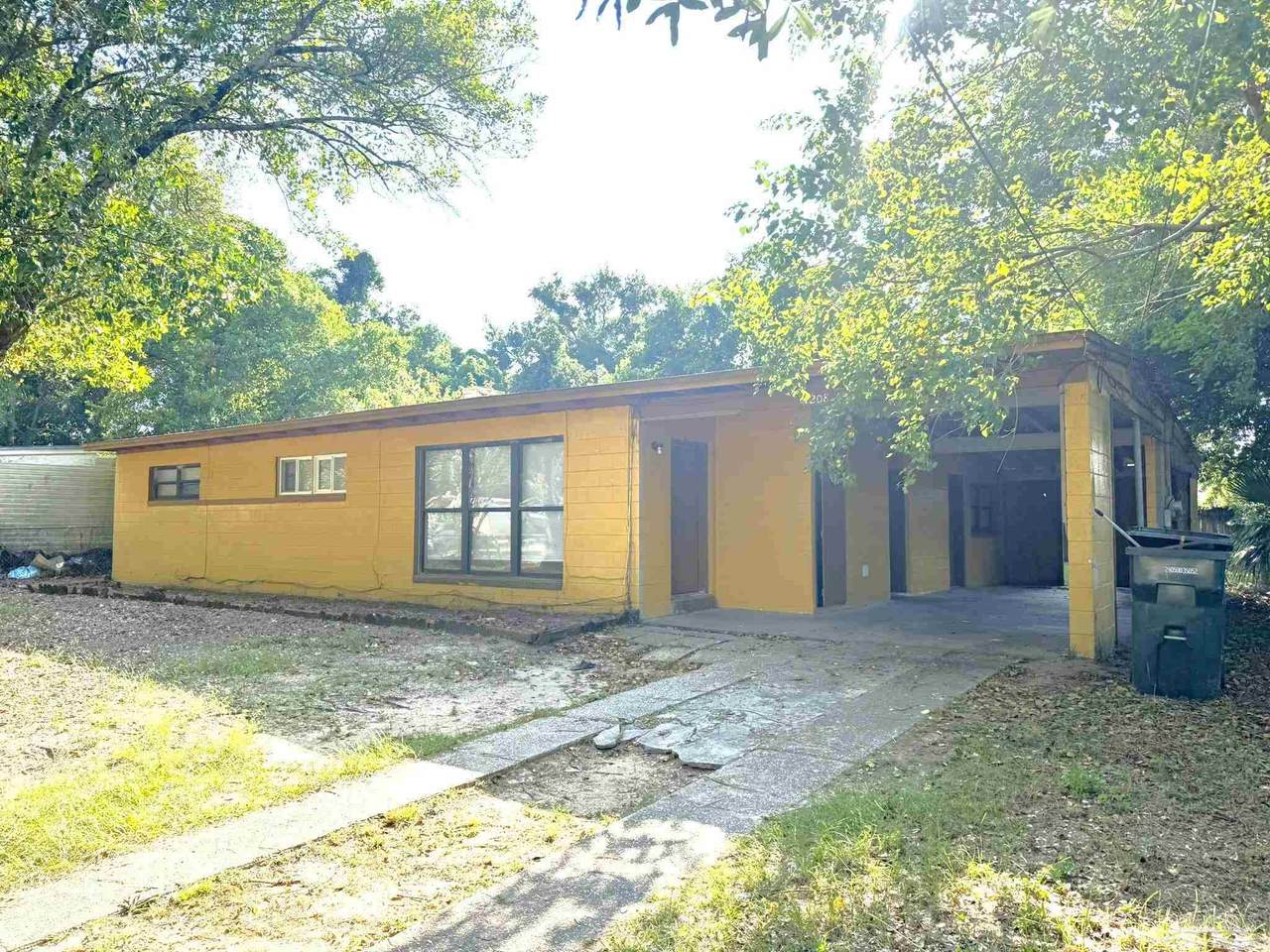 208 Aquamarine Ave - Photo 1