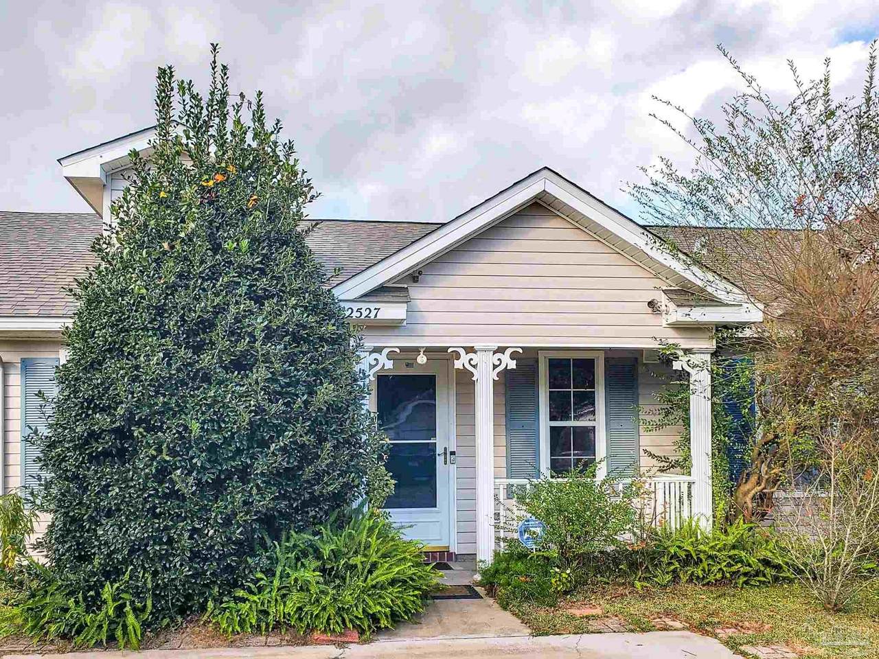 2527 Trailwood Dr - Photo 1