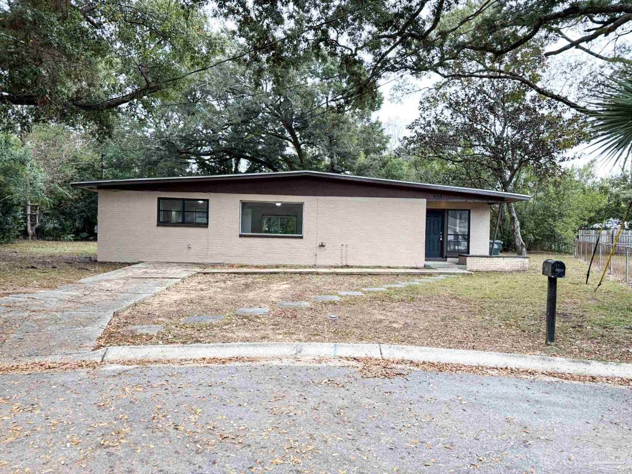 530 Edgewood Cir - Photo 1