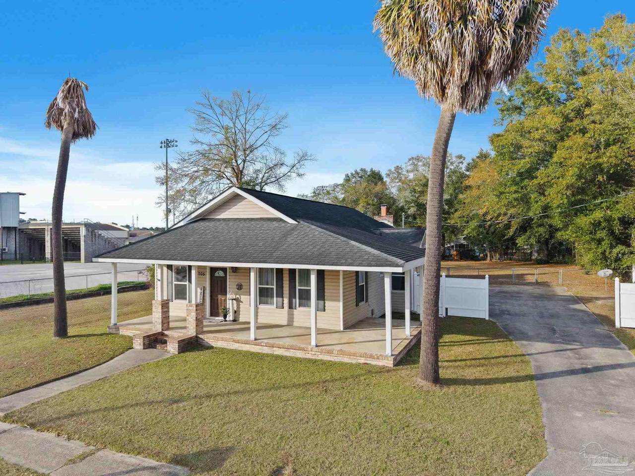 1705 Poplar St - Photo 1