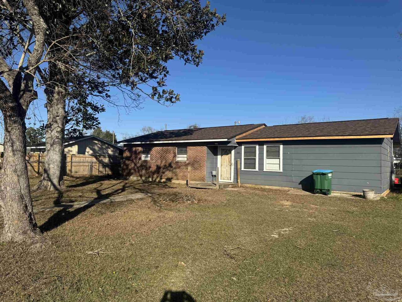 104 Evelyn St - Photo 1