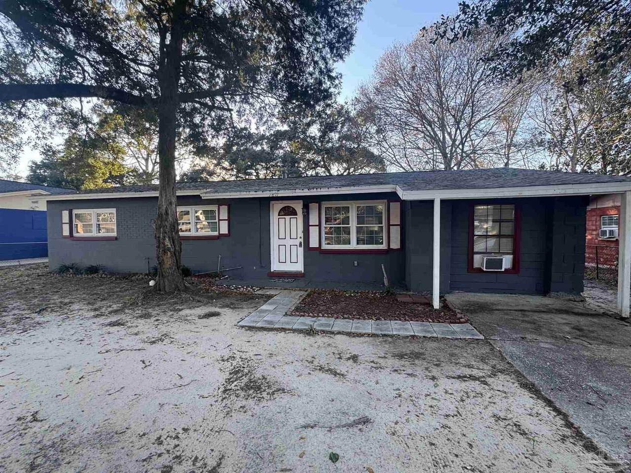 7811 Castle Gate Dr - Photo 1