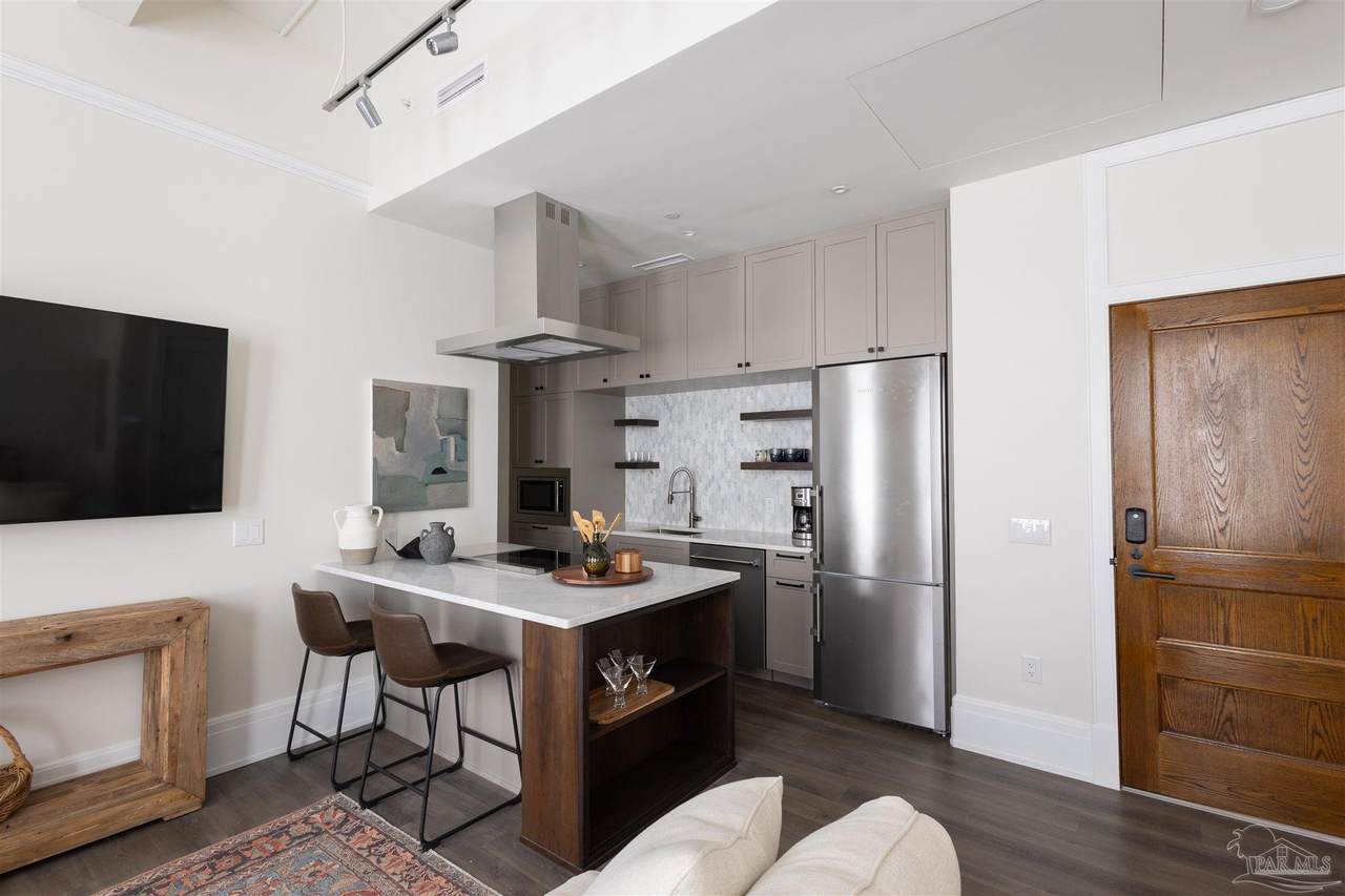 17 Palafox Pl - Photo 1