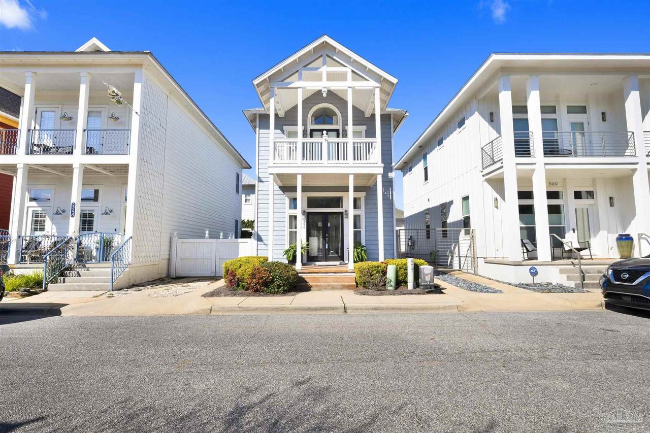 554 Santos St - Photo 1