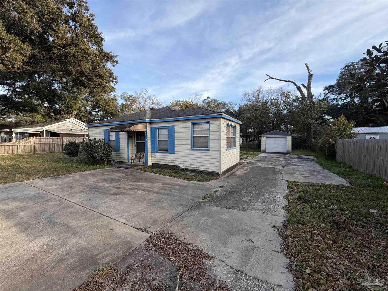 4915 Jackson St - Photo 1