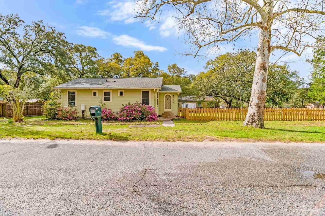 2105 Grundy St - Photo 1