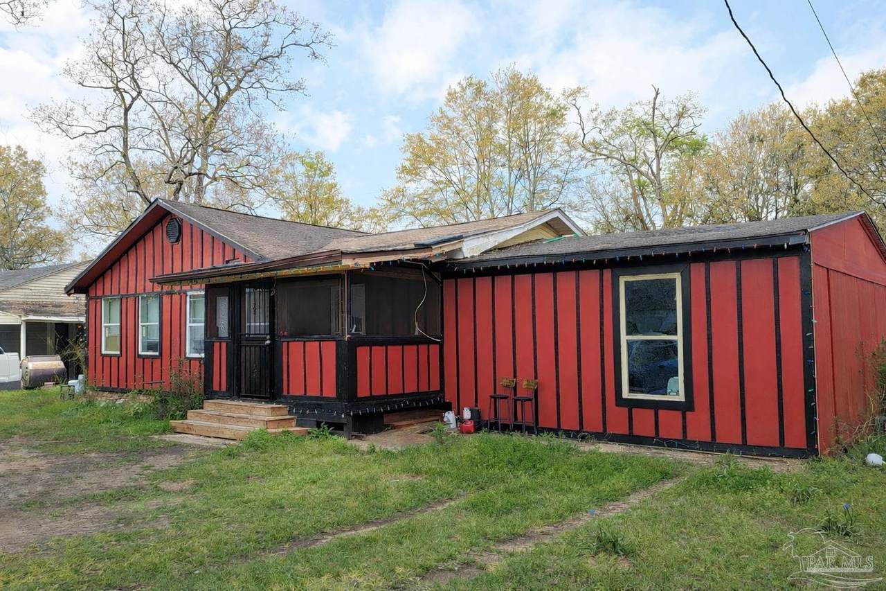 303 Booth Ave - Photo 1