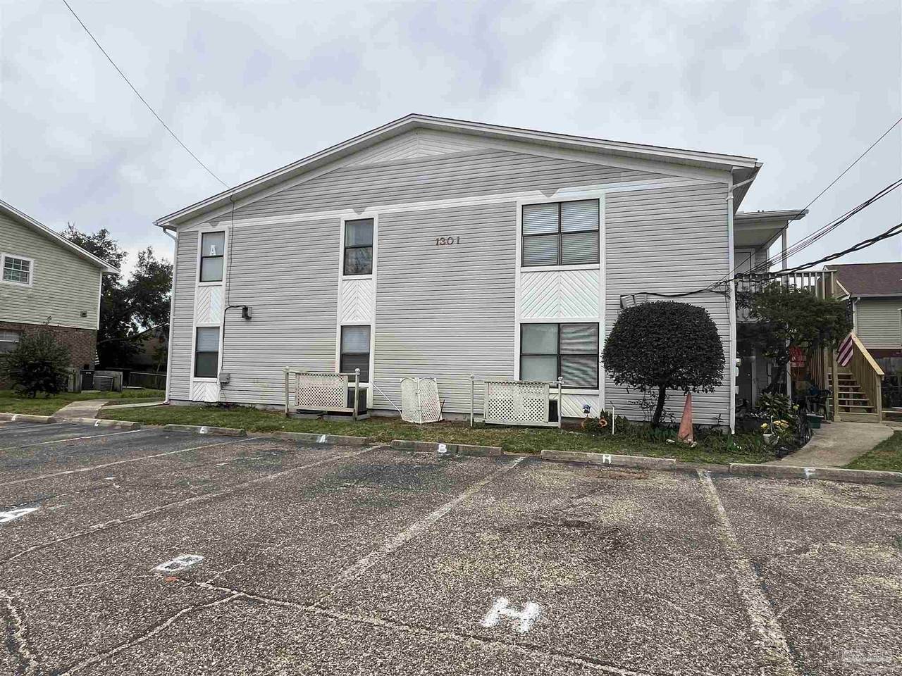 1301 Redwood Ln - Photo 1