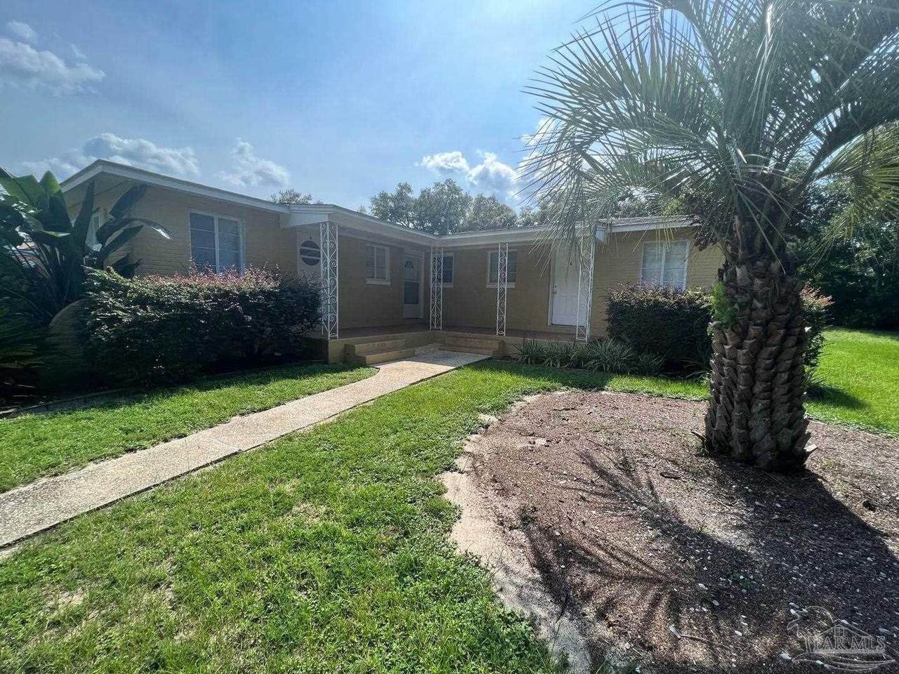 205 Holmes Dr - Photo 1