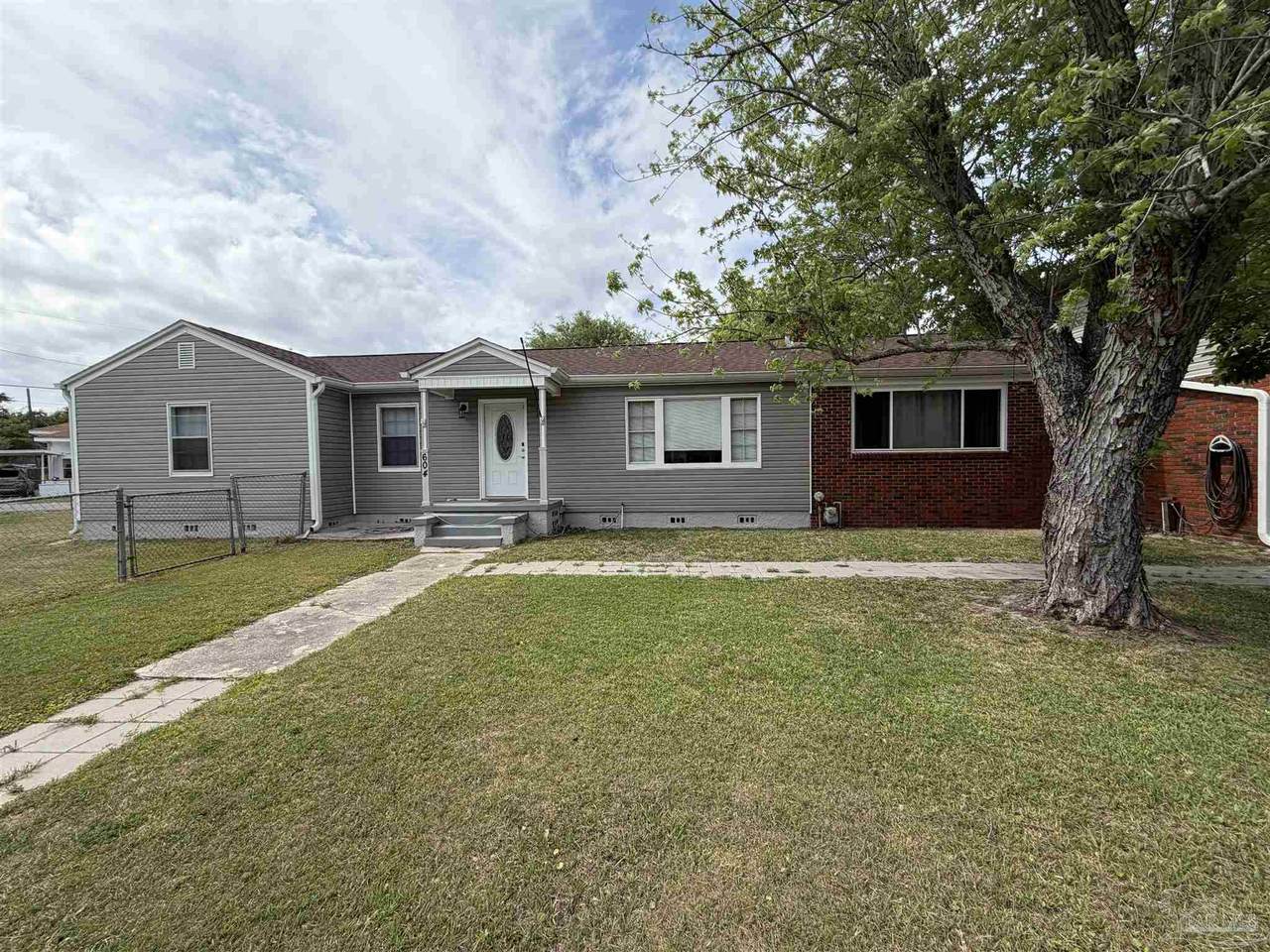 604 Sunset Ave - Photo 1