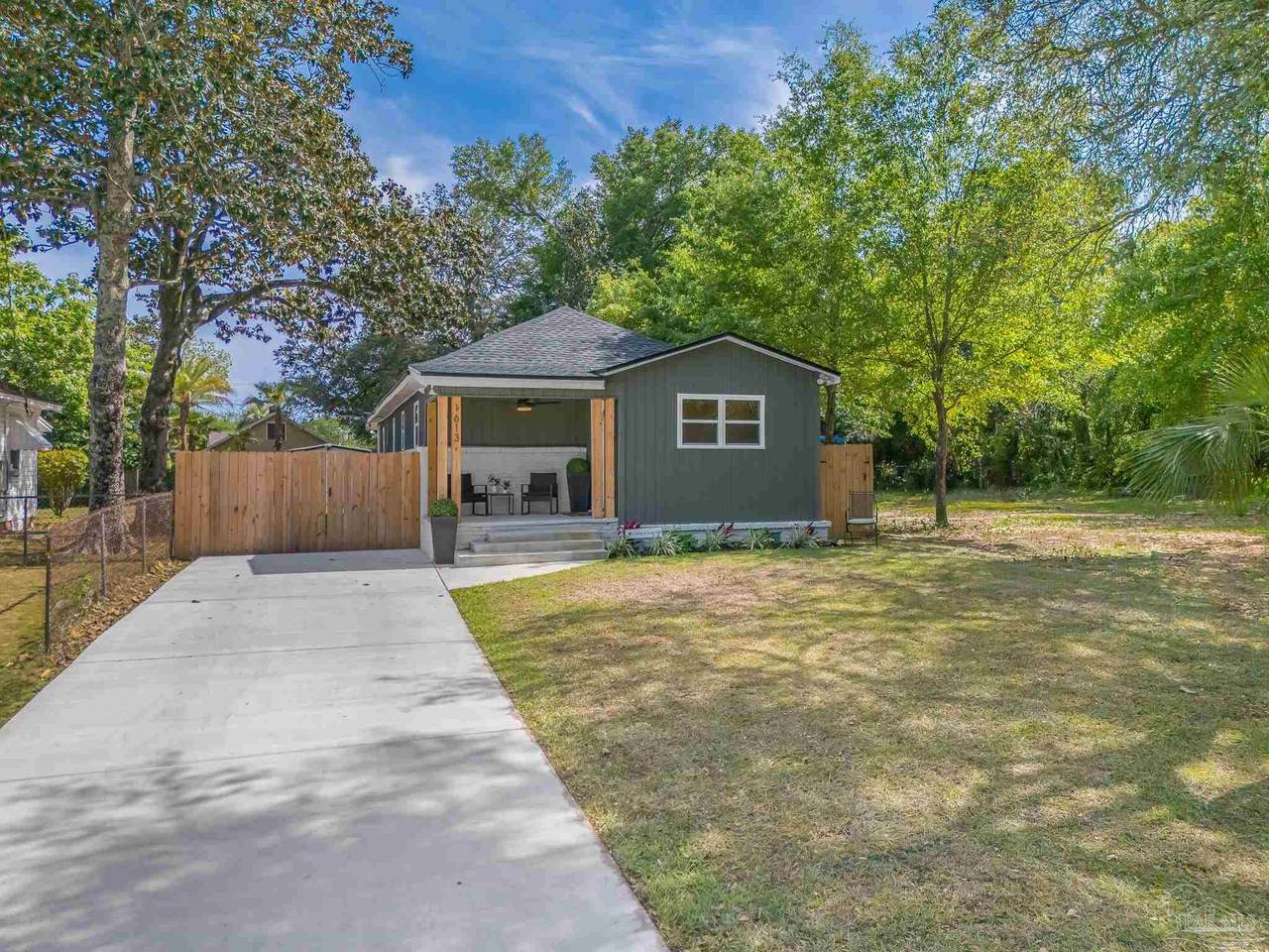 1613 Desoto St - Photo 1