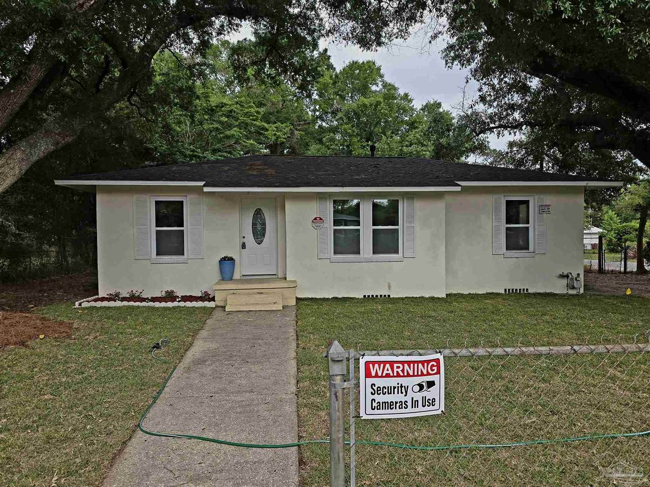 302 Dixie St - Photo 1