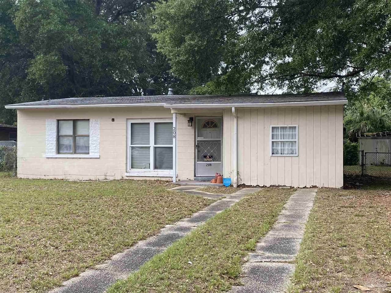 208 Madison Dr - Photo 1
