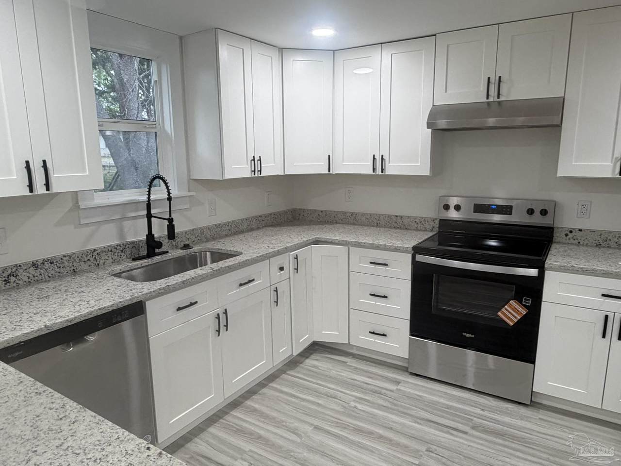 916 Brookhills Dr - Photo 1